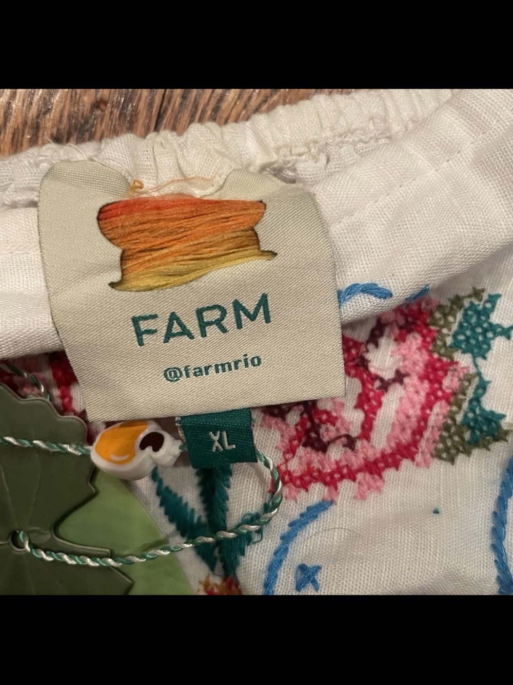 FARM Rio NWT White Embroidered Puff Sleeve Crop Top with Pink & Blue Floral Moti - Picture 2 of 9